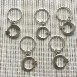 5 Bagues Pour Tresses Nattes Et Locks - Lune Et étoile 9 5 Bagues Pour Tresses Nattes Et Locks - Lune Et étoile -Invisibobble® Magasin 5 bijoux de cheveux pendentif lune avec etoile tresses locks argente diouda