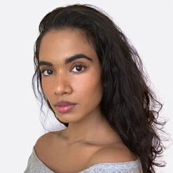 Fond De Teint Crème Poudre True Color Protection UVA/UVB - Black Opal -Invisibobble® Magasin 5.Rich Caramel Model large 64154dcc 28db 4f37 967d 0824dbf37bb1