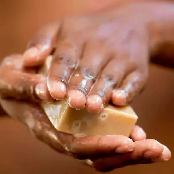 Savon Bio Aux 11 Huiles Végétales Précieuses De Madagascar - Comptoir Des Huiles 3 Savon Bio Aux 11 Huiles Végétales Précieuses De Madagascar - Comptoir Des Huiles – Image 3