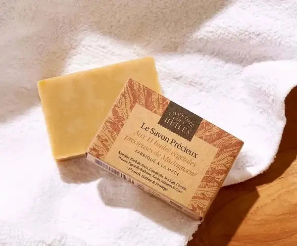Savon Bio Aux 11 Huiles Végétales Précieuses De Madagascar - Comptoir Des Huiles 2 Savon Bio Aux 11 Huiles Végétales Précieuses De Madagascar - Comptoir Des Huiles – Image 2