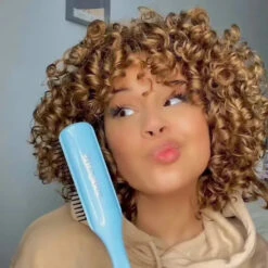 Brosse D3 Styling 7 Rangs Nordic Ice - DENMAN 6 Brosse D3 Styling 7 Rangs Nordic Ice - DENMAN -Invisibobble® Magasin brosse cheveux boucles denman d3 nordic ice