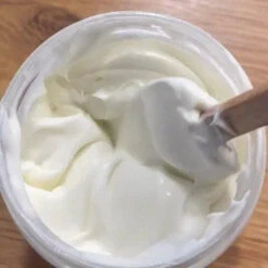 MilkCream Crème Hydratante Nourrissante- WAT 7 MilkCream Crème Hydratante Nourrissante- WAT -Invisibobble® Magasin creme milk cream wat texture