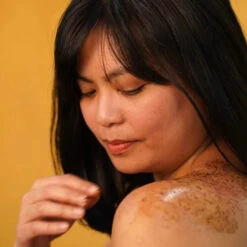 Gommage Corps Au Café De Madagascar - Mira 5 Gommage Corps Au Café De Madagascar - Mira -Invisibobble® Magasin gommage cafe corps my mira