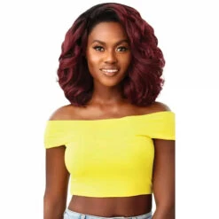 Perruque Ondulée Converti Cap Lady Lioness - Outré -Invisibobble® Magasin lady lioness dr red velvet converti cap outre hair