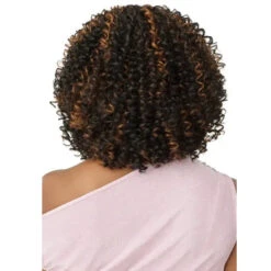 Perruque Avec Frange Curly Adley - Outré 7 Perruque Avec Frange Curly Adley - Outré -Invisibobble® Magasin perruque courte curly bouclee avec frange outre wigpop adley