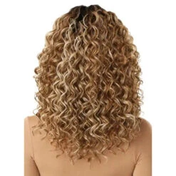 Perruque Bouclée Avec Frange Leanza - Outré 8 Perruque Bouclée Avec Frange Leanza - Outré -Invisibobble® Magasin perruque curly a frange blonde outre leanza