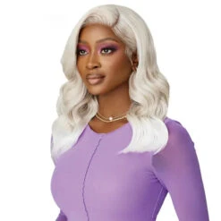 Perruque Lace HD 13X4 Body Wave Swoop 4 - Outré 8 Perruque Lace HD 13X4 Body Wave Swoop 4 - Outré -Invisibobble® Magasin perruque lace front hd body wave blonde 13x4 outre perfect hairline swoop4