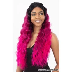 Perruque Loose Wave Triple Barrel Curl - Model Model 10 Perruque Loose Wave Triple Barrel Curl - Model Model -Invisibobble® Magasin perruque loose wave longue rose model model triple barrel curl