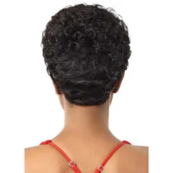 Perruque Curly Courte Naturelle Bloom - Outré Fab & Fly 7 Perruque Curly Courte Naturelle Bloom - Outré Fab & Fly -Invisibobble® Magasin perruque pixie cut curly courte cheveux naturels outre bloom