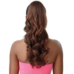 Postiche Synthétique Wavy Châtain Ines - Outré 6 Postiche Synthétique Wavy Châtain Ines - Outré -Invisibobble® Magasin postiche ondule mi long couleur chocolat dr ginger toffee ines outre dos
