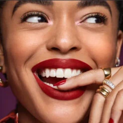 Rouge à Lèvres Liquide Mat - Black Opal -Invisibobble® Magasin rouge levres liquide mate black opal modele