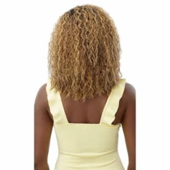 Perruque Bouclée Converti Cap Sassy Belle - Outré -Invisibobble® Magasin sassy belle perruque converti cap outre dos