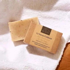 Savon Exfoliant Bio Aux TOURTEAUX DE MORINGA - Comptoir Des Huiles -Invisibobble® Magasin savon exfoliant bio aux tourteaux de moringa comptoir des huiles
