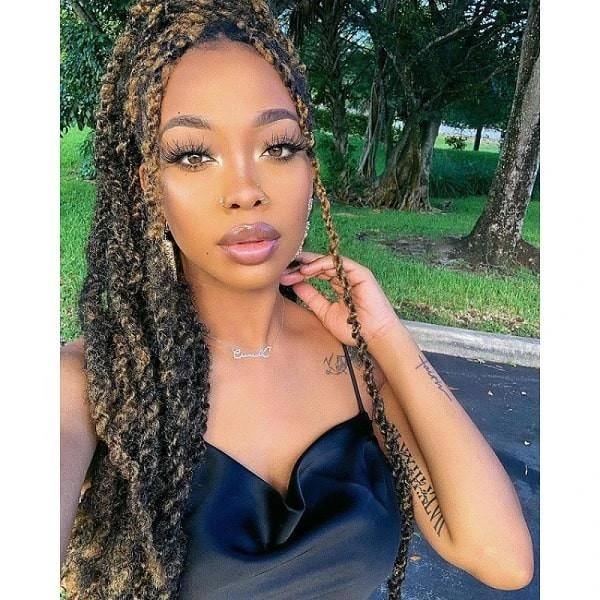 Mèches X-Pression Twisted Up Springy Afro Twist 24 Pouces 3X - Outré 3 Mèches X-Pression Twisted Up Springy Afro Twist 24 Pouces 3X - Outré – Image 3